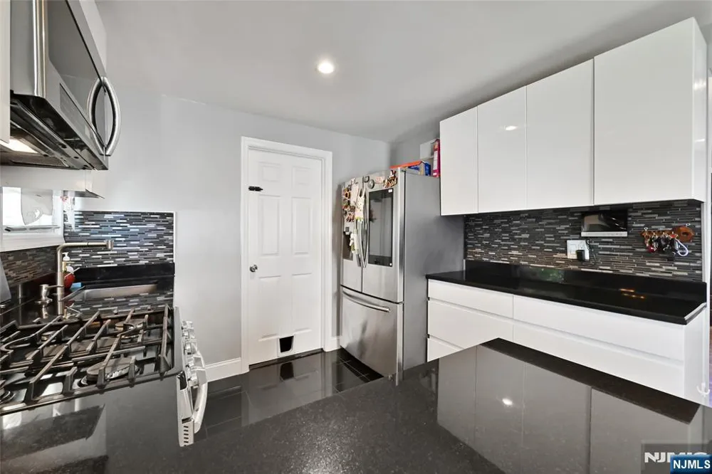 464 Simons Avenue Hackensack, NJ 07601