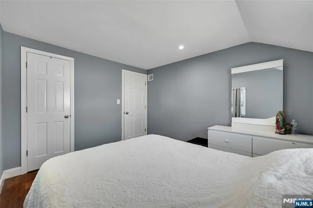 464 Simons Avenue Hackensack, NJ 07601