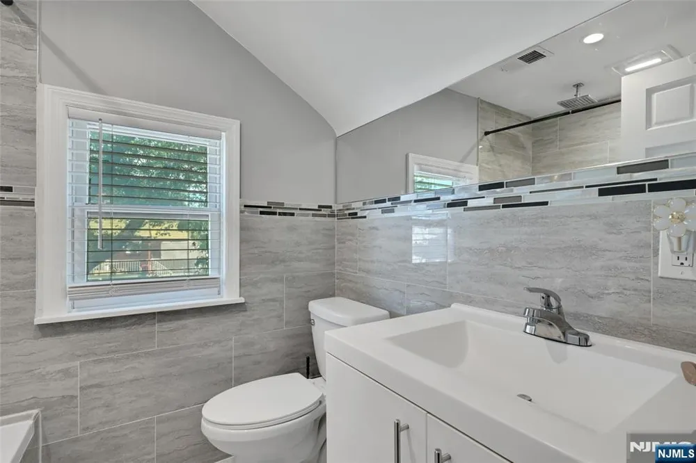 464 Simons Avenue Hackensack, NJ 07601