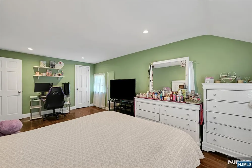 464 Simons Avenue Hackensack, NJ 07601