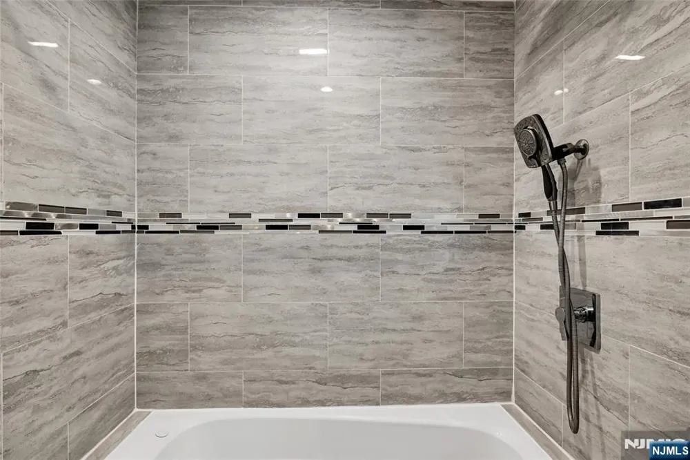 464 Simons Avenue Hackensack, NJ 07601