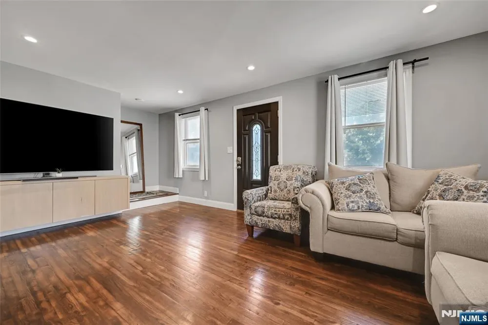 464 Simons Avenue Hackensack, NJ 07601