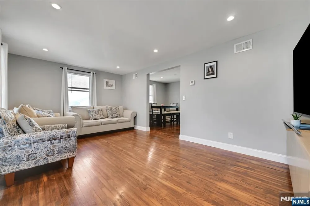 464 Simons Avenue Hackensack, NJ 07601