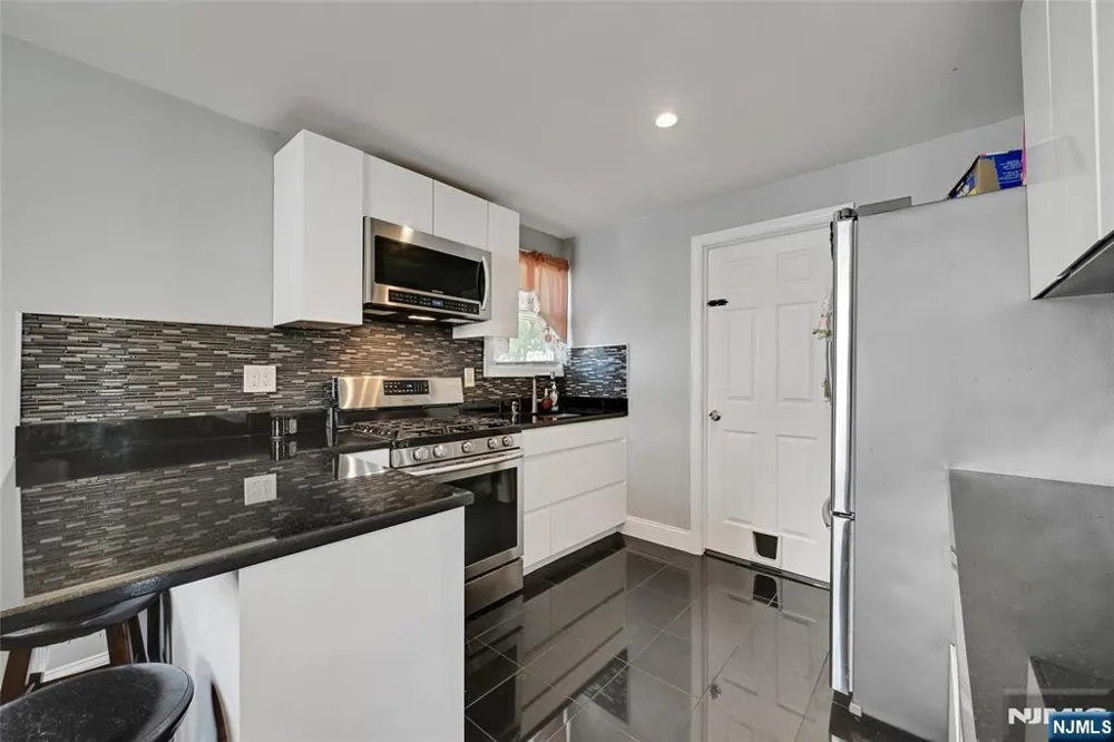 464 Simons Avenue Hackensack, NJ 07601