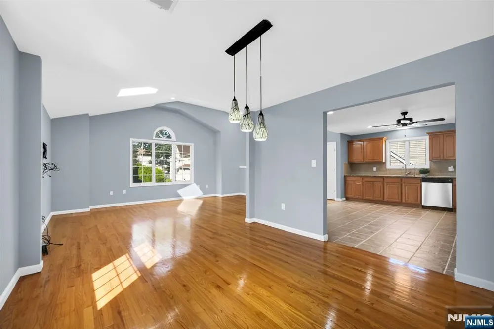 23 West Street 2 Elmwood Park, NJ 07407