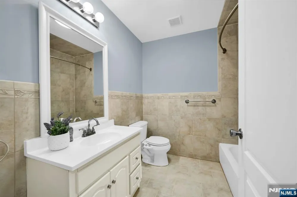 23 West Street 2 Elmwood Park, NJ 07407