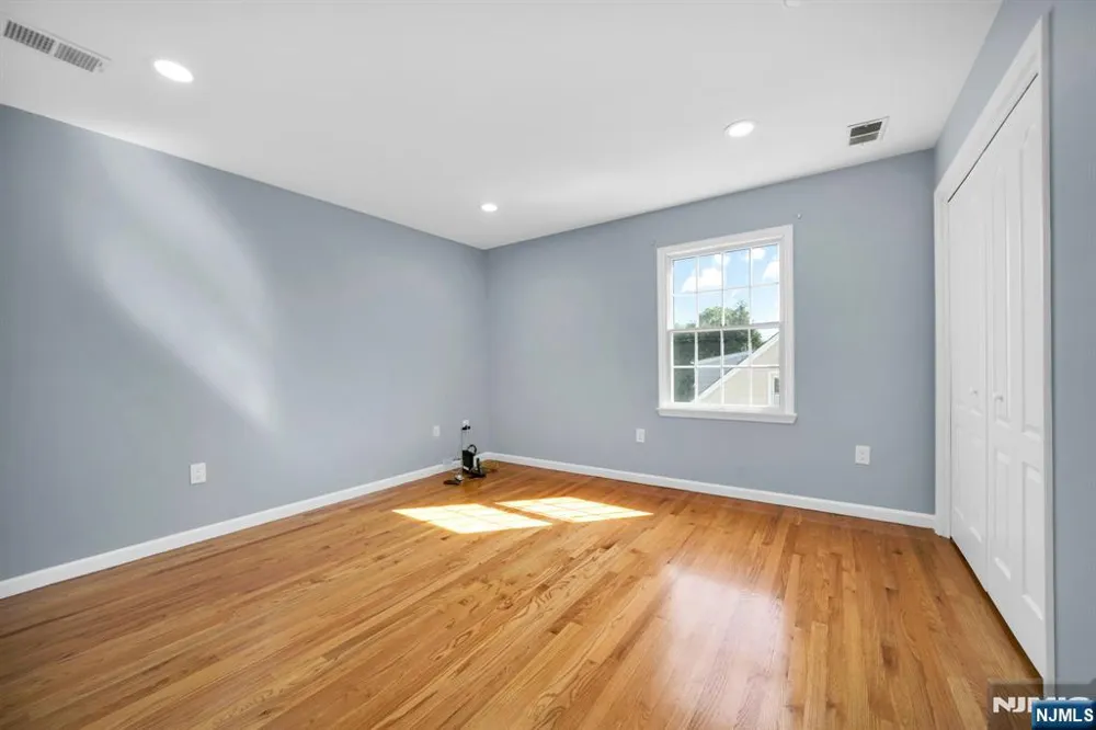 23 West Street 2 Elmwood Park, NJ 07407