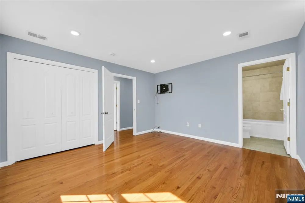 23 West Street 2 Elmwood Park, NJ 07407