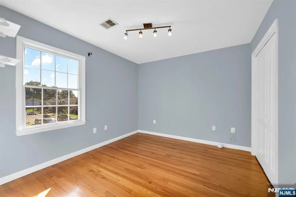 23 West Street 2 Elmwood Park, NJ 07407