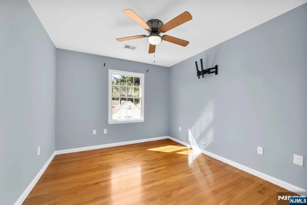 23 West Street 2 Elmwood Park, NJ 07407