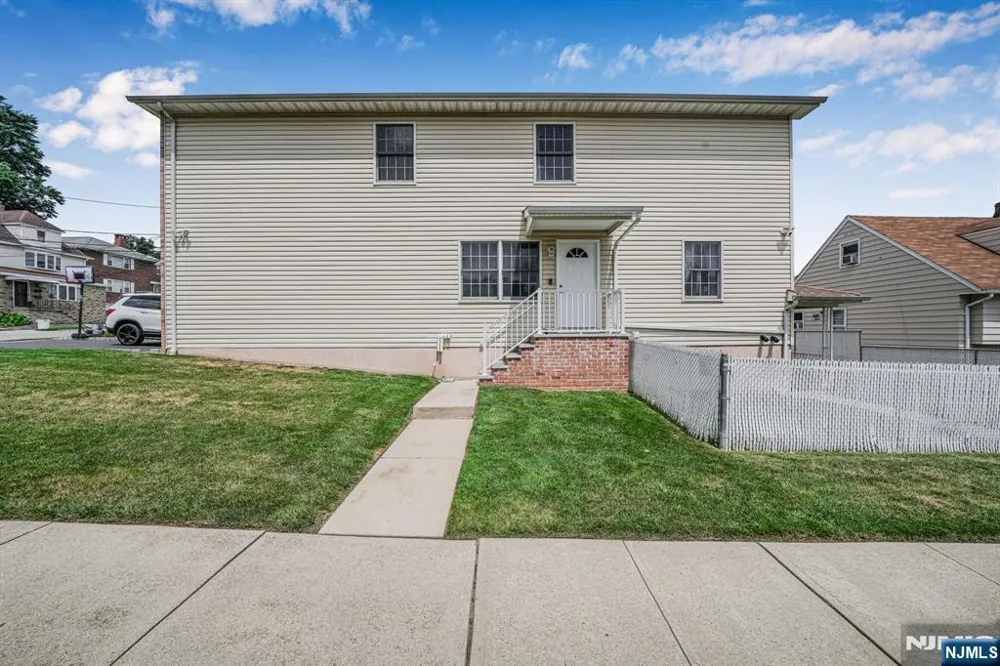 23 West Street 2 Elmwood Park, NJ 07407