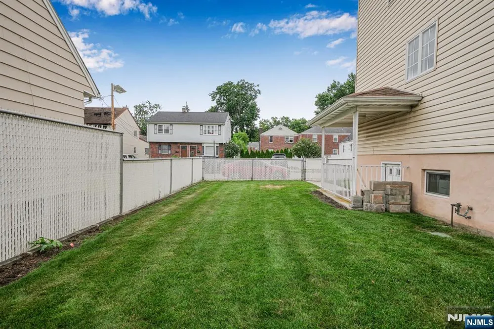 23 West Street 2 Elmwood Park, NJ 07407
