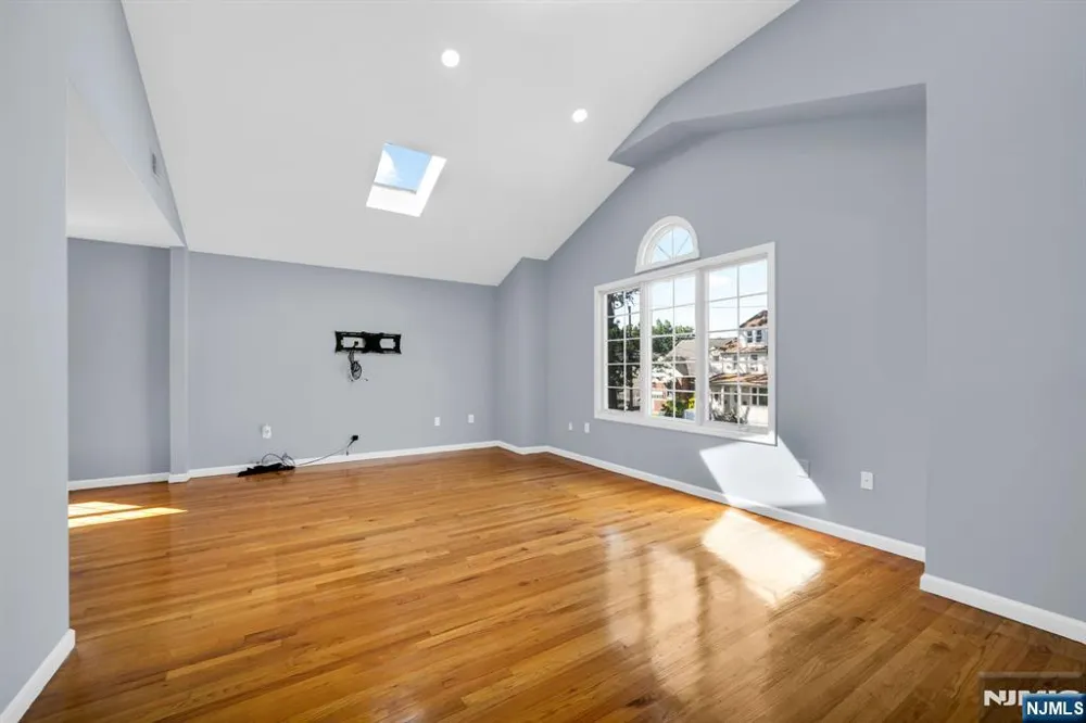 23 West Street 2 Elmwood Park, NJ 07407