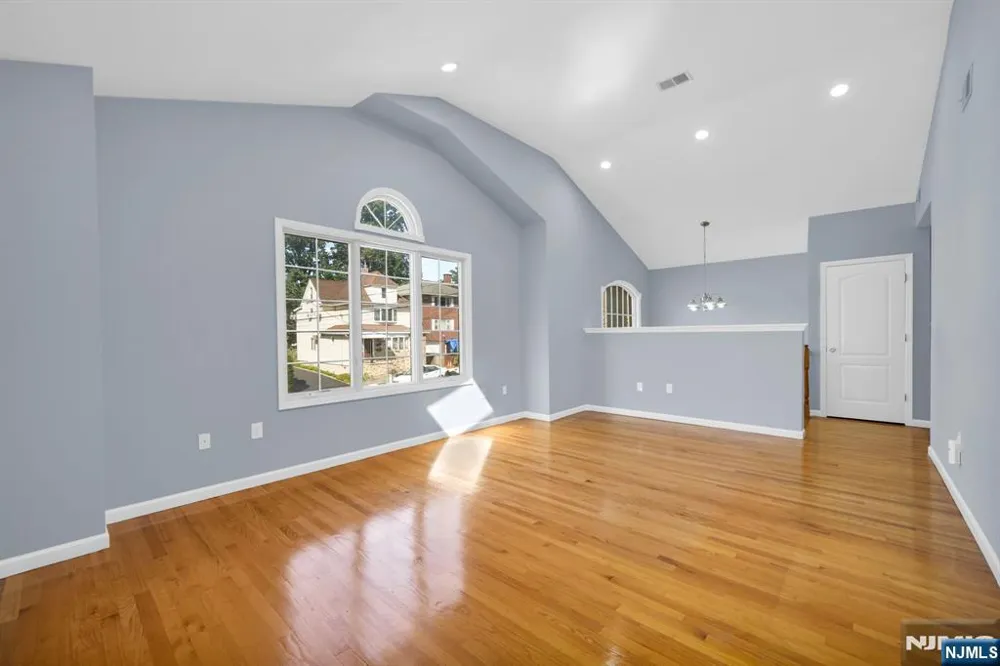 23 West Street 2 Elmwood Park, NJ 07407
