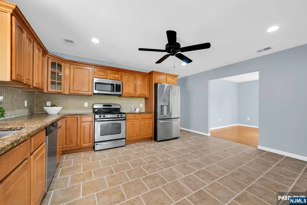 23 West Street 2 Elmwood Park, NJ 07407