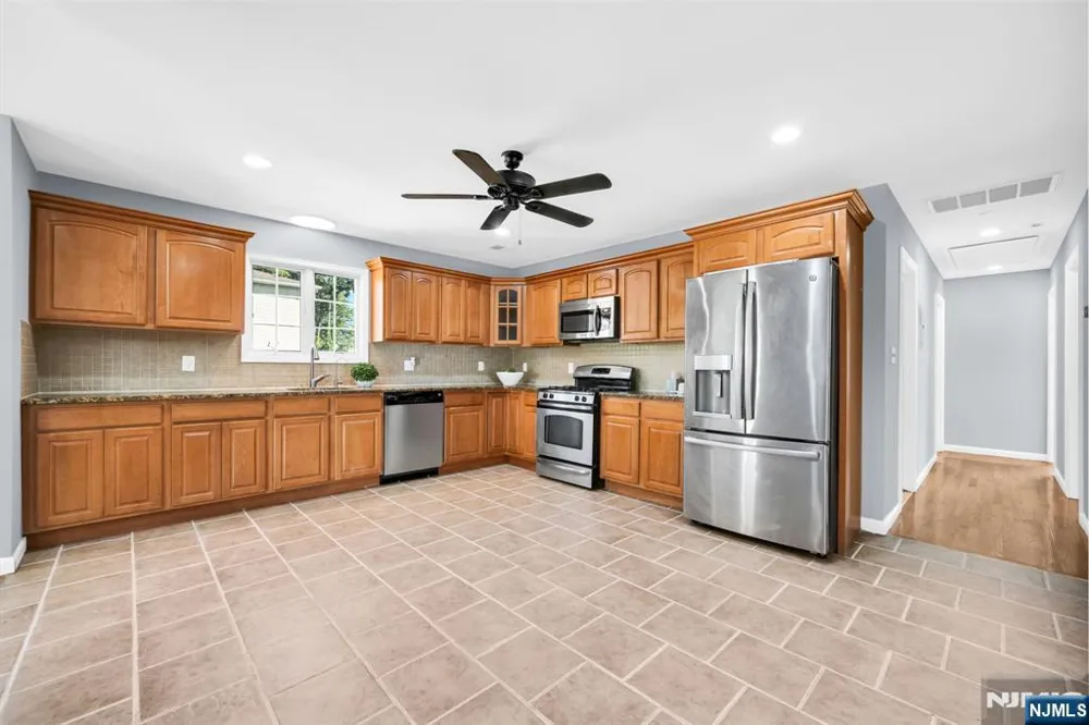 23 West Street 2 Elmwood Park, NJ 07407
