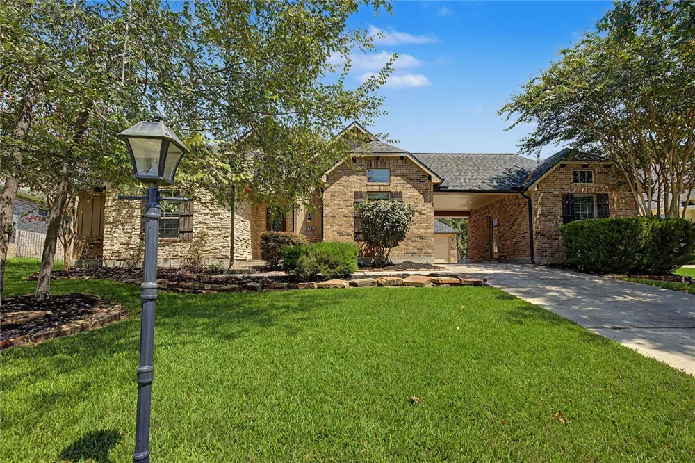 279 W Pines Drive Montgomery, TX 77356