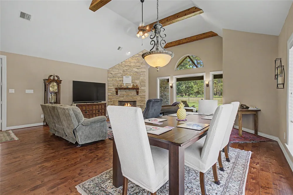 279 W Pines Drive Montgomery, TX 77356