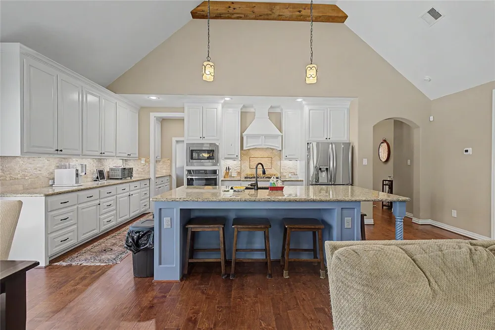279 W Pines Drive Montgomery, TX 77356