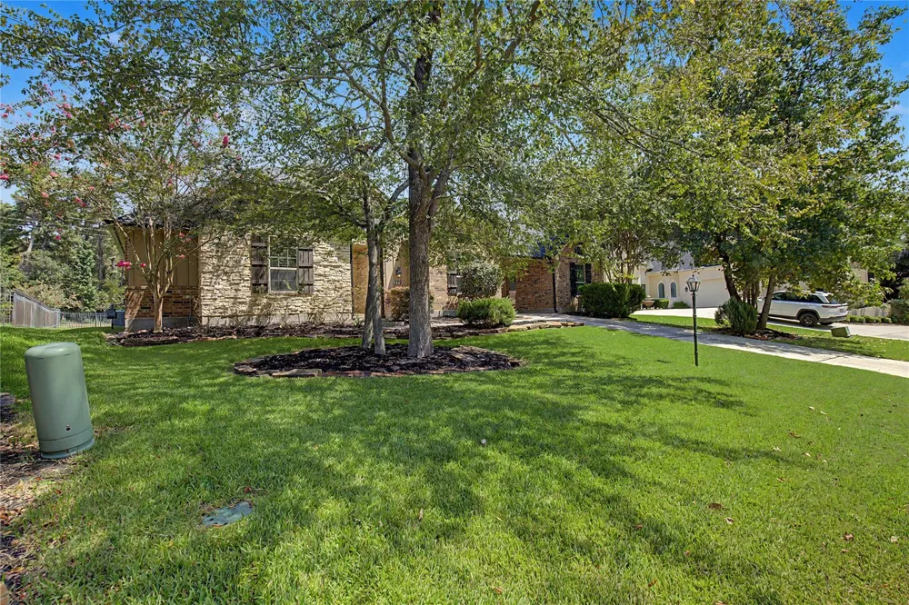 279 W Pines Drive Montgomery, TX 77356