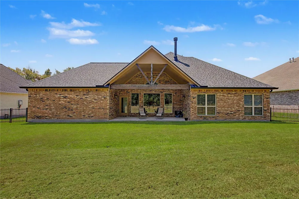 279 W Pines Drive Montgomery, TX 77356