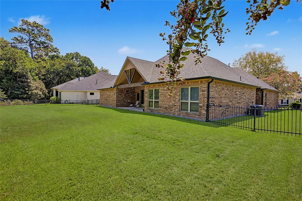 279 W Pines Drive Montgomery, TX 77356