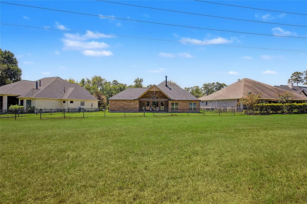 279 W Pines Drive Montgomery, TX 77356