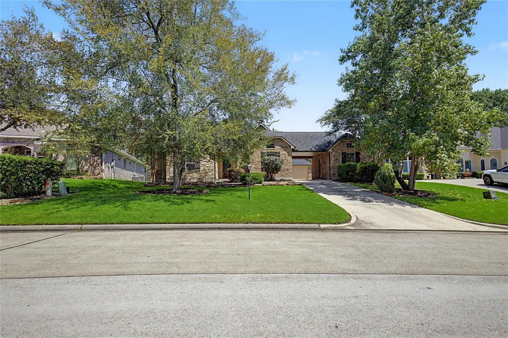 279 W Pines Drive Montgomery, TX 77356