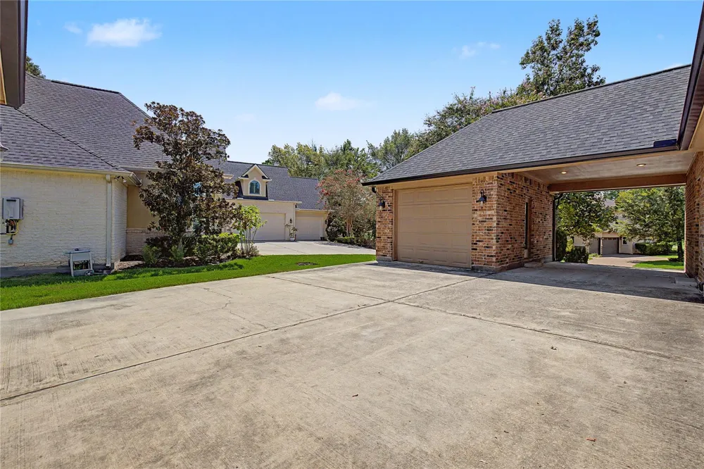 279 W Pines Drive Montgomery, TX 77356
