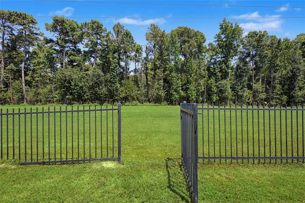 279 W Pines Drive Montgomery, TX 77356