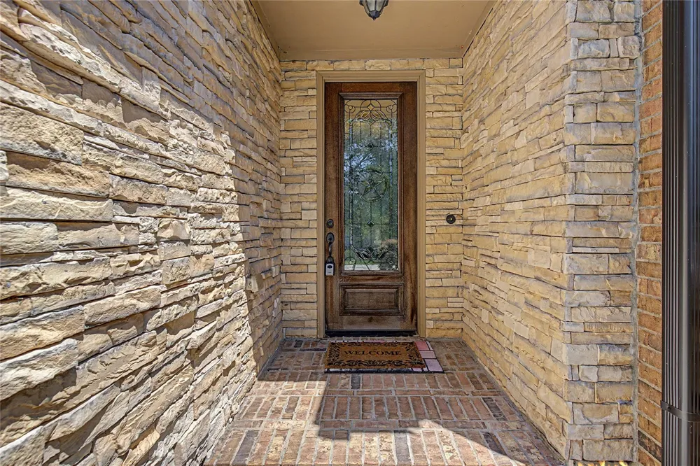 279 W Pines Drive Montgomery, TX 77356