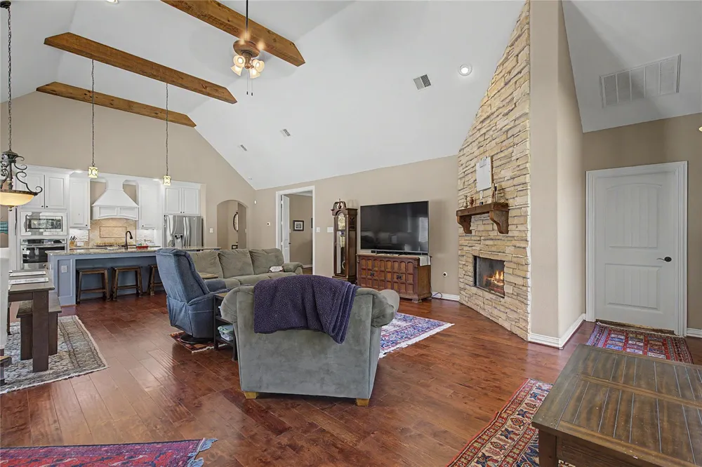 279 W Pines Drive Montgomery, TX 77356