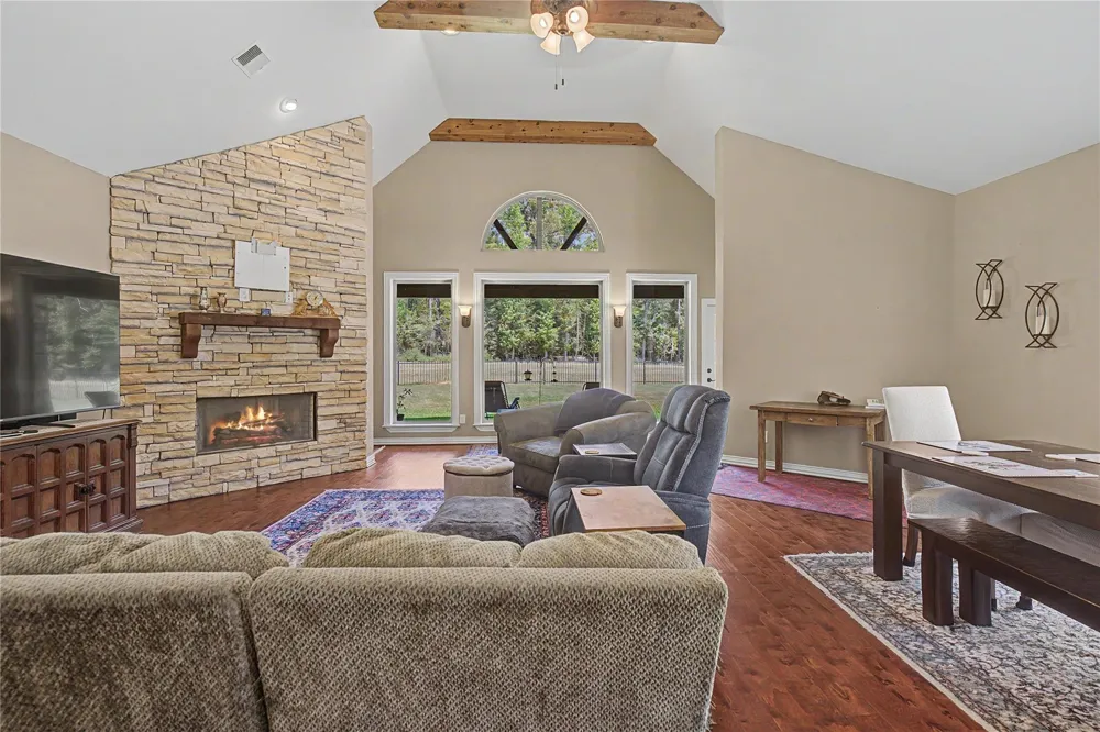 279 W Pines Drive Montgomery, TX 77356