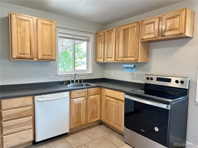 891 Lansing Street Aurora, CO 80010
