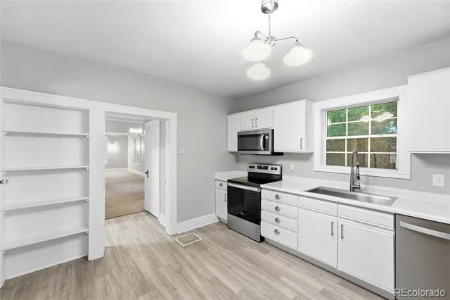 824 E Moreno Avenue Colorado Springs, CO 80903