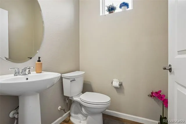 1833 S Poplar Court Denver, CO 80224
