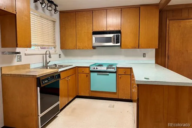 1114 S Oakland Street Aurora, CO 80012