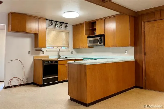 1114 S Oakland Street Aurora, CO 80012