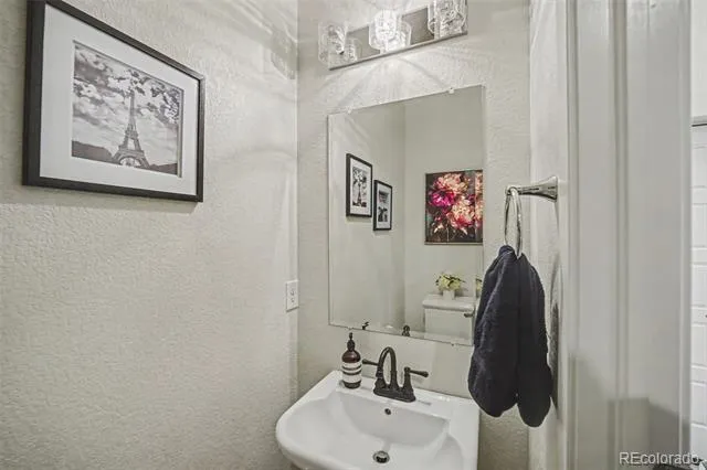 9045 E Prairie Meadow Drive Denver, CO 80238