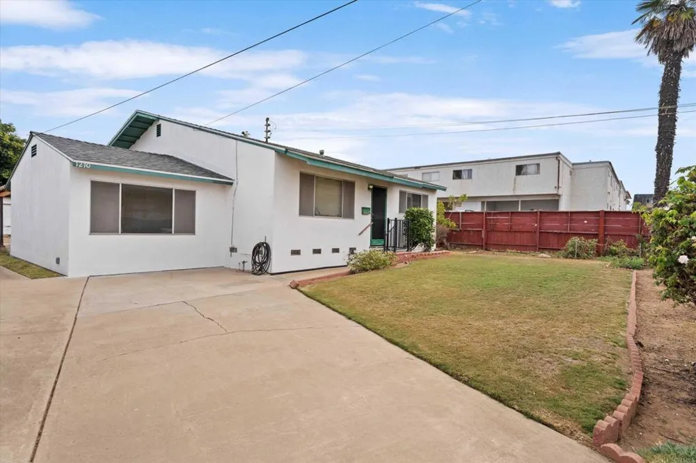 1240 Holly Avenue Imperial Beach, CA 91932