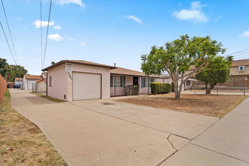 1240 Holly Avenue Imperial Beach, CA 91932
