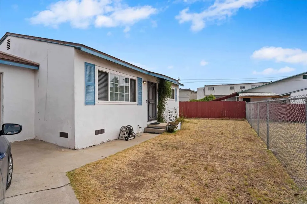 1240 Holly Avenue Imperial Beach, CA 91932