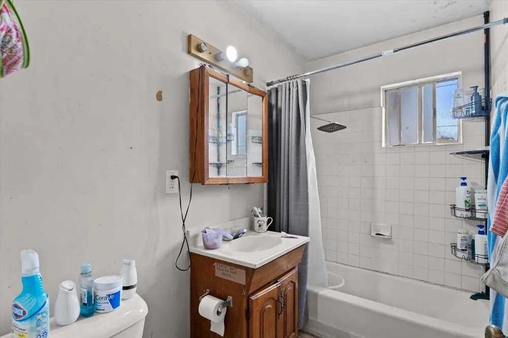 1240 Holly Avenue Imperial Beach, CA 91932