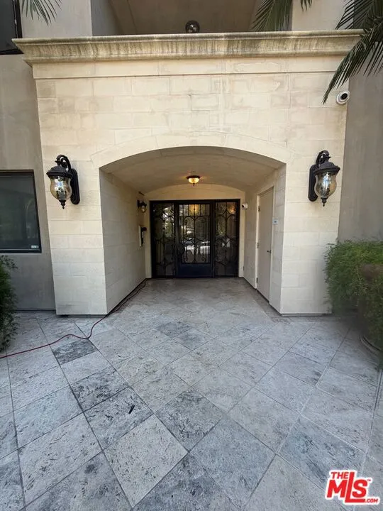 12050 Guerin Street #401 Studio City, CA 91604