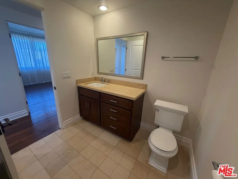 12050 Guerin Street #401 Studio City, CA 91604