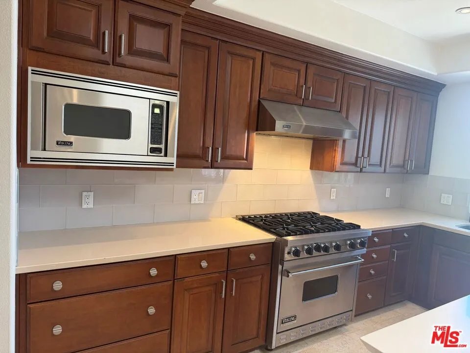 12050 Guerin Street #401 Studio City, CA 91604