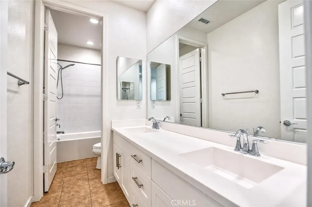 67 Eclipse Lake Forest, CA 92630