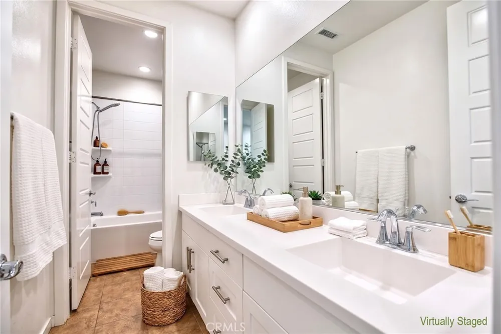 67 Eclipse Lake Forest, CA 92630