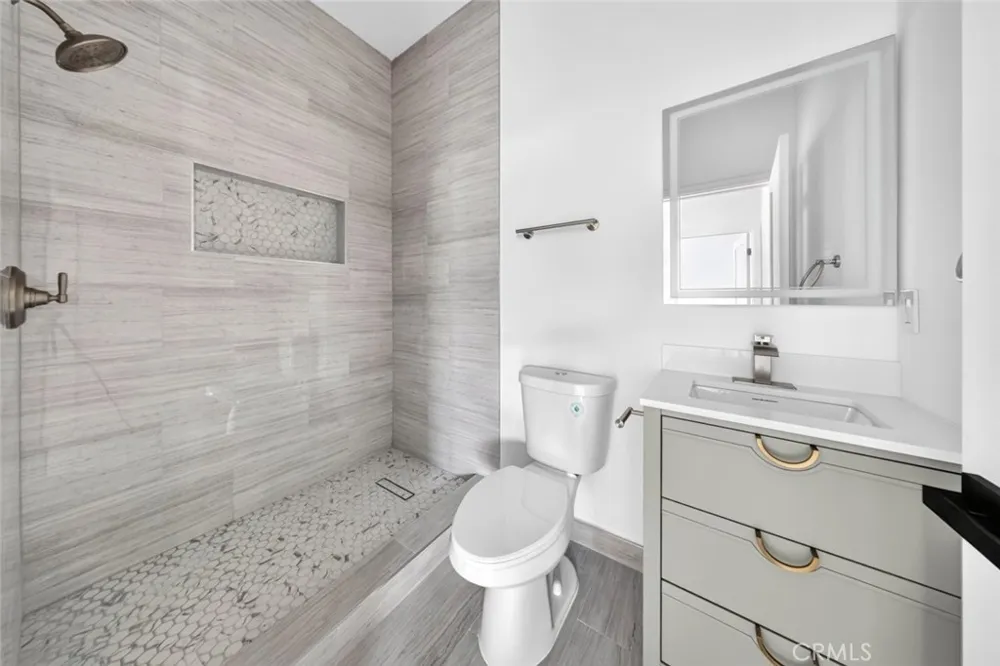 6514 Kraft Avenue North Hollywood, CA 91606