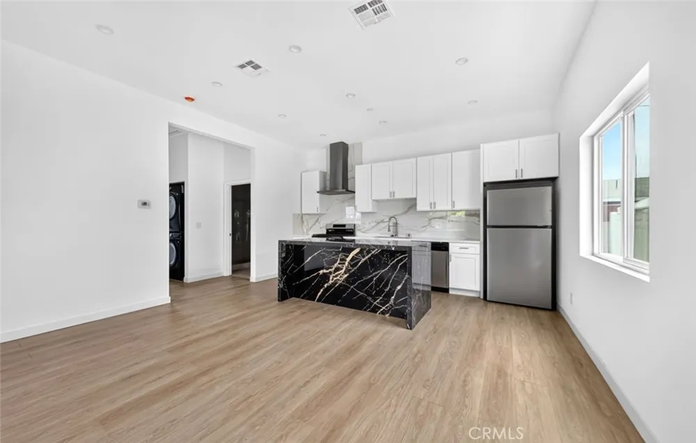 6514 Kraft Avenue North Hollywood, CA 91606